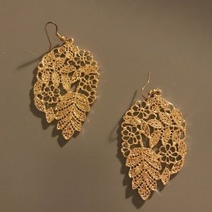 Gold lace fashion earring